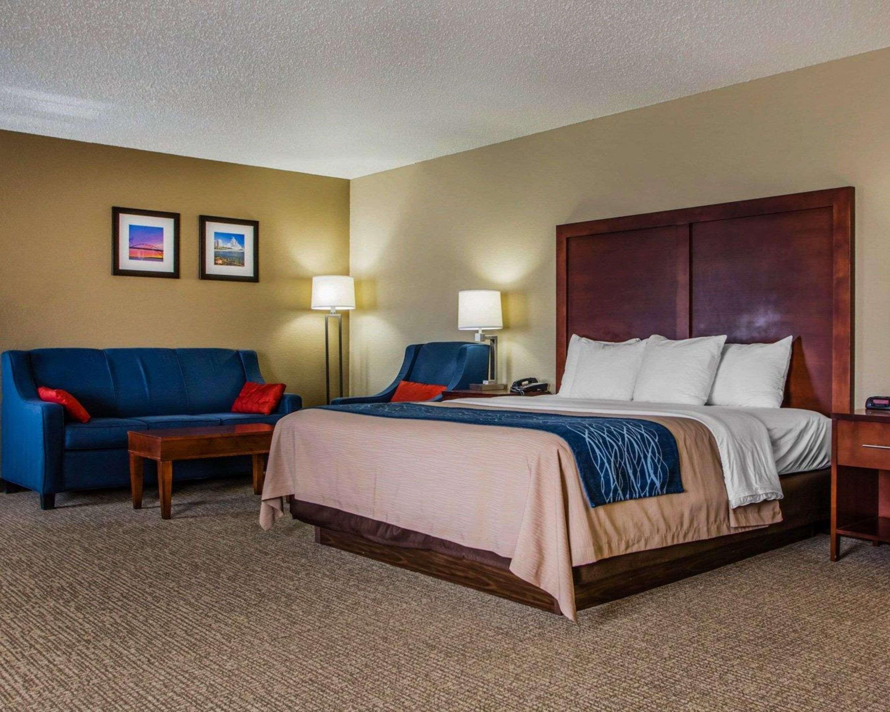 Comfort Inn & Suites Jackson - West Bend Exterior photo