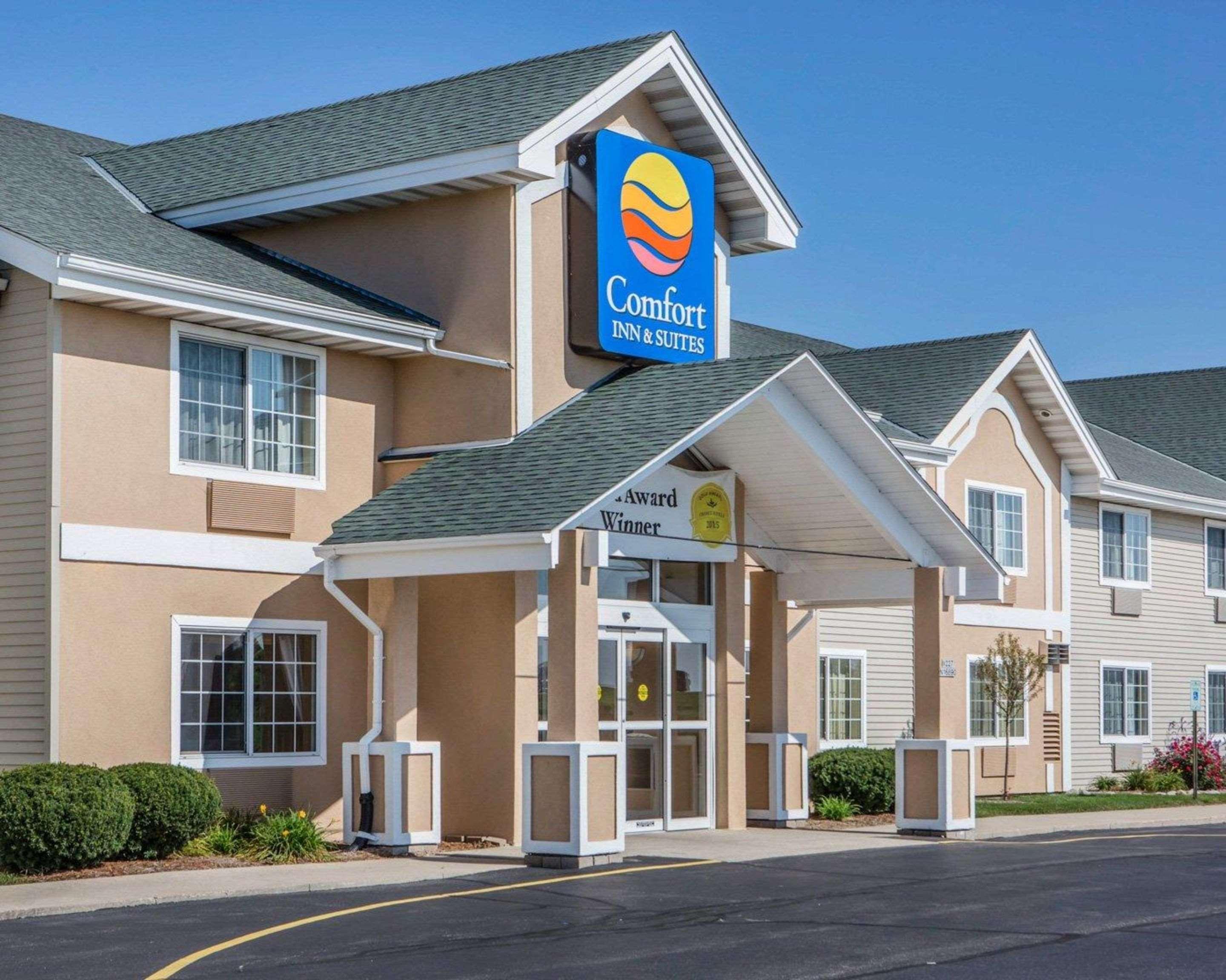 Comfort Inn & Suites Jackson - West Bend Exterior photo